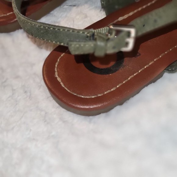 GUESS Olive green sandals with silver clasps size 8.5 - Picture 4 of 5